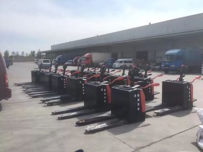 杭叉搬运车为京东物流送清凉，高效装卸服务助力夏日物流高峰